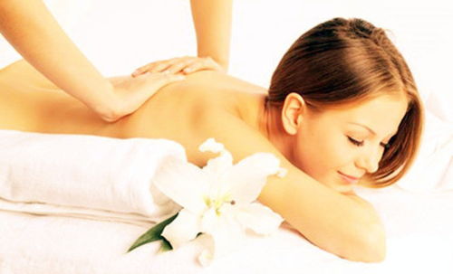 睡前互按涌泉穴，夫妻養(yǎng)生情更深