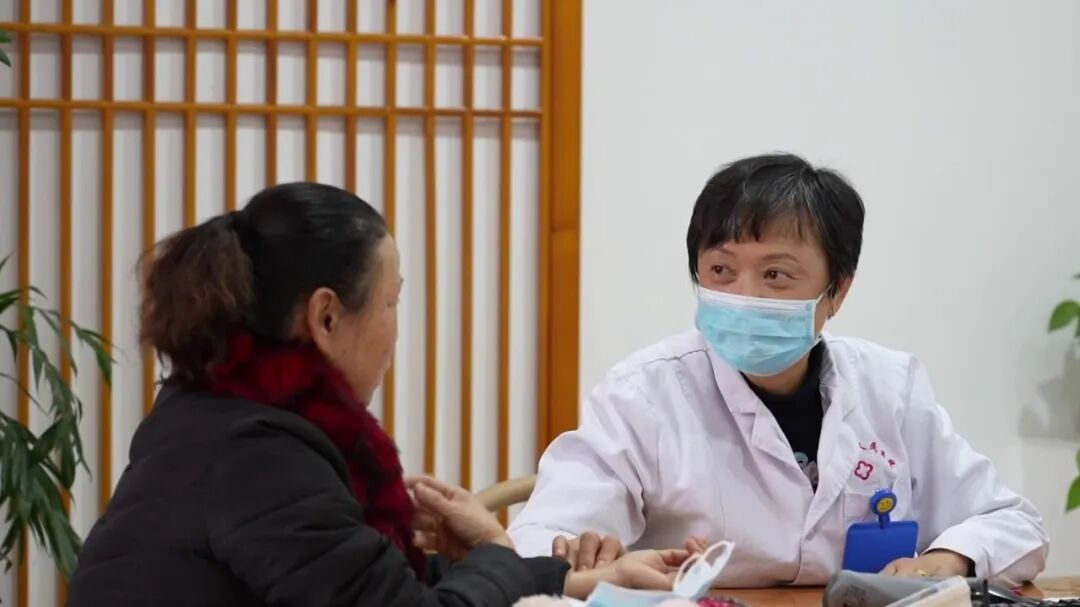 新疆阿克蘇市 順應(yīng)時(shí)節(jié)“冬藏”養(yǎng)生，中醫(yī)調(diào)理受市民青睞
